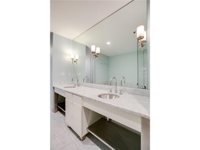 Building Photo - 408 N 1st St