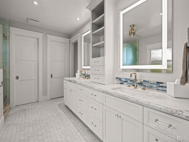 Building Photo - 1027 G Ave