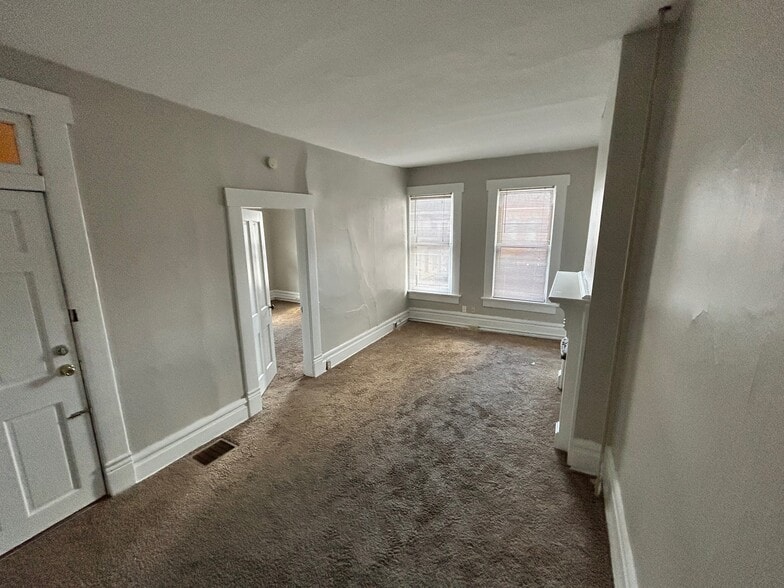Building Photo - 255 W Hubbard Ave