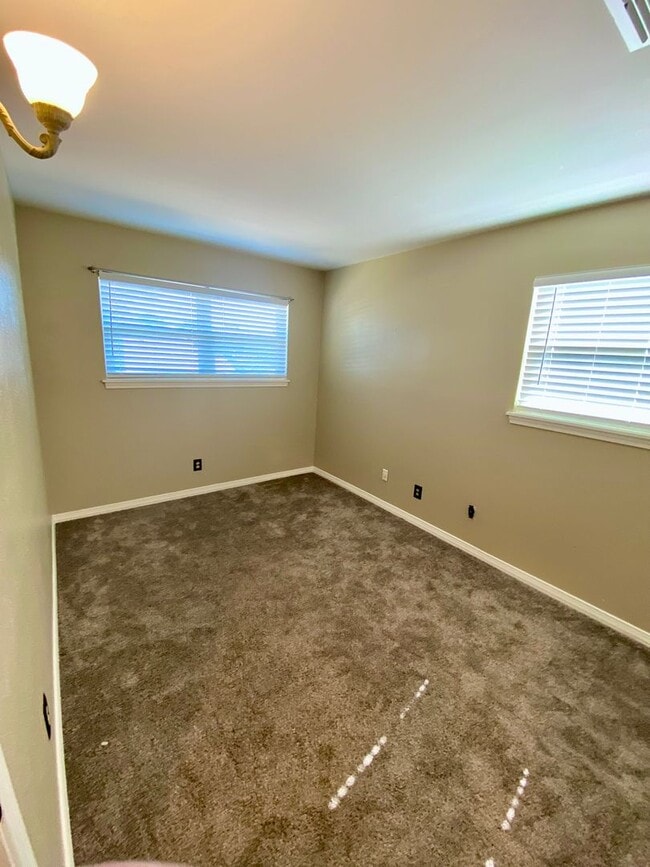 Building Photo - ** 3/1.5 RIVER OAKS CONDOMINIUM **