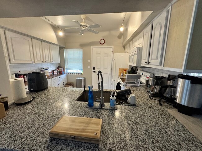 Building Photo - 604 Cordova Green