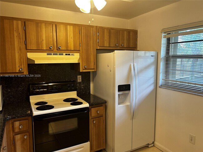 Building Photo - 10855 SW 112th Ave