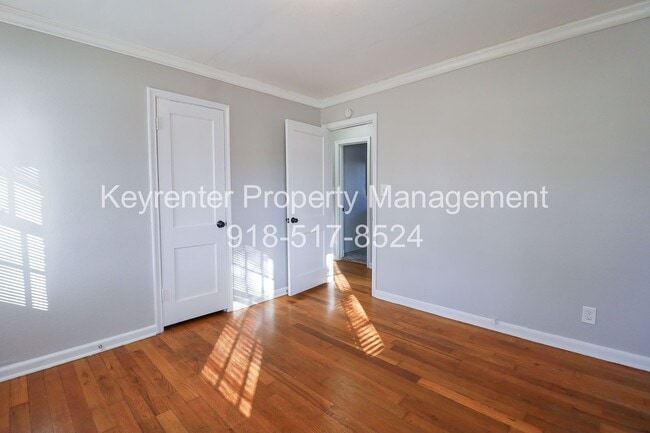 Building Photo - Cozy 2 Bedroom 1 Bathroom Home In Kendall-Whittier