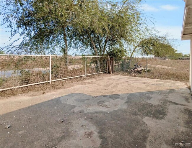 Building Photo - 30 N N Dakota St