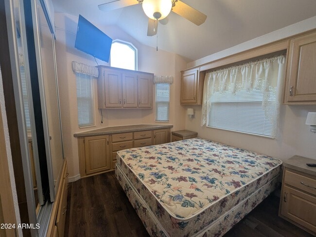 Building Photo - 412 E Fiesta Del Sol