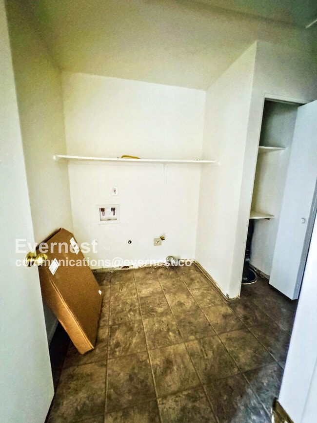 Building Photo - 7370 W Beryllium Ln