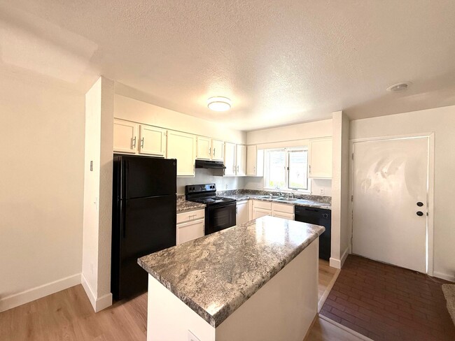 Building Photo - Townhome in Prescott!