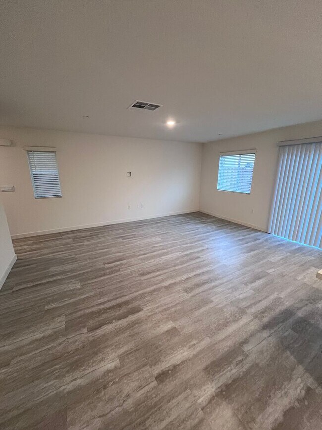 Building Photo - BEAUTIFUL NEW SMART HOME IN WEST ROSEVILLE!!