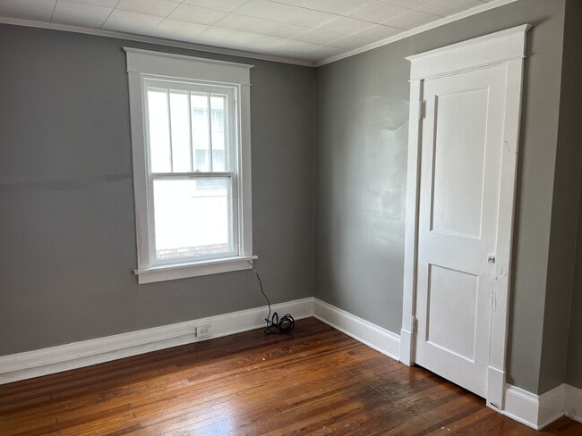 Building Photo - 707 S 25th St