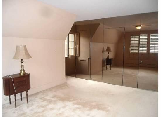 Building Photo - Broadway Hill home