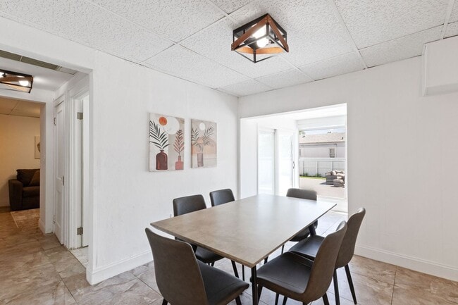 Building Photo - Charming 2-Bedroom Single-Family Home with...