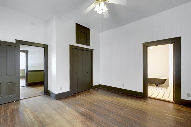 Building Photo - 304 Olive St