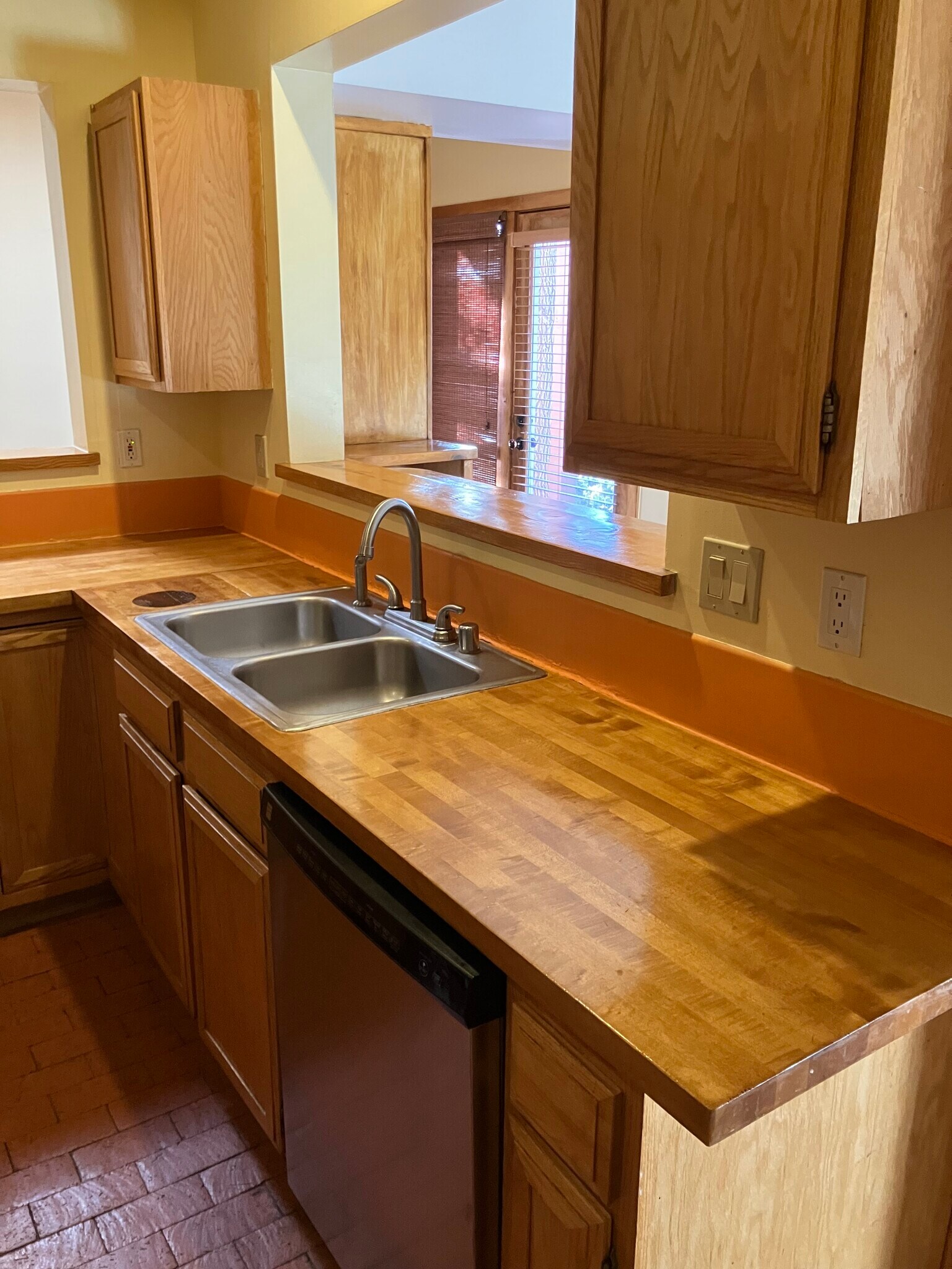 Building Photo - 3228 1/2 La Avenida de San Marcos