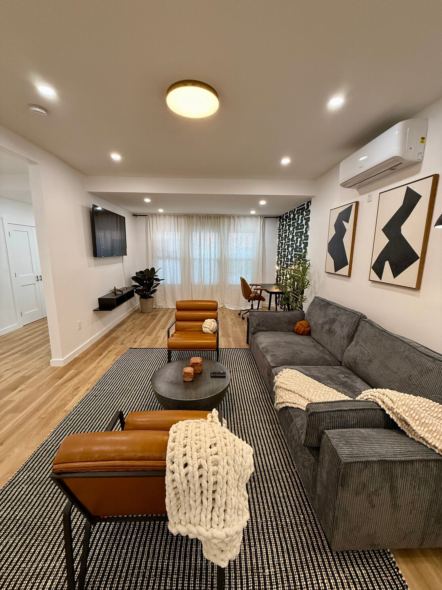 Building Photo - 3260 Reservoir Oval E