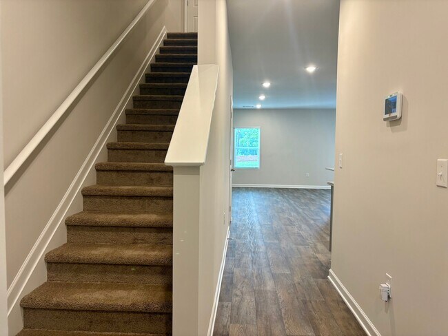 Building Photo - 5252 Magnolia Pl