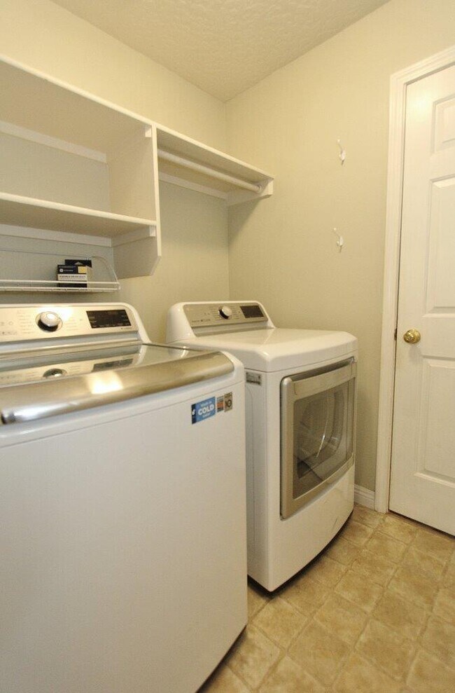 Building Photo - 705 Spruce Creek Dr