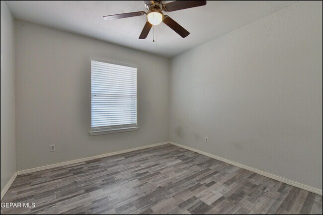 Building Photo - 1739 Russ Randall St