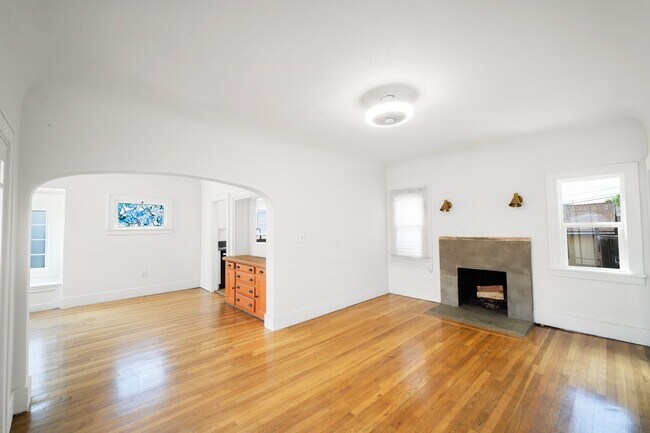 Building Photo - 3041 Valle Ave