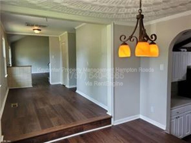 Building Photo - 1289 River Oaks Dr