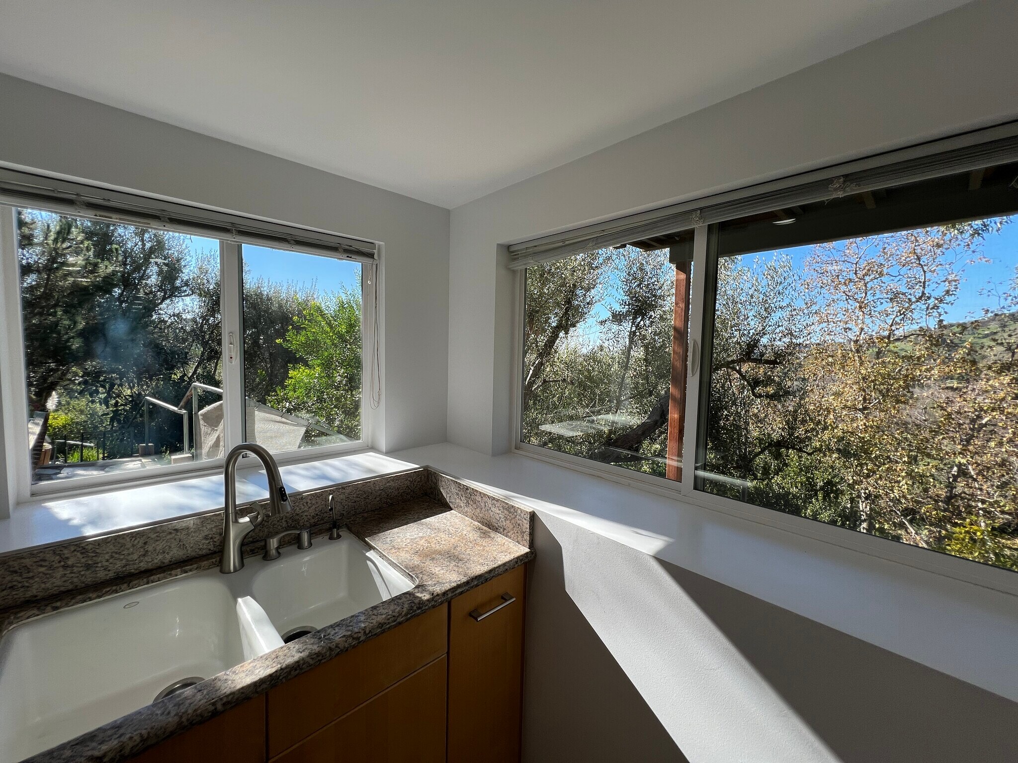 Kitchen with a View - 3623 Serra Rd
