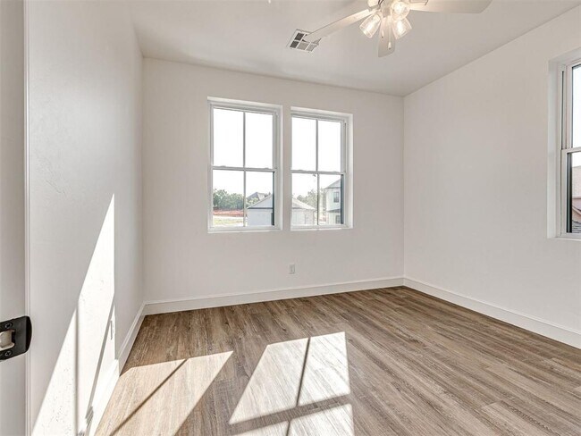 Building Photo - 29612 Memory Ln