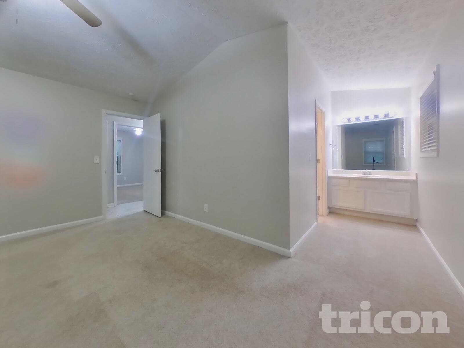 Building Photo - 811 Riverstone Ln