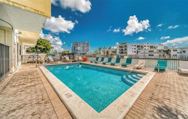 Building Photo - 6937 Bay Dr