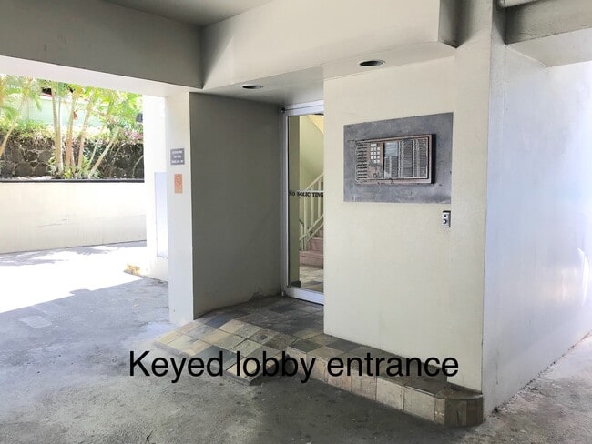 Building Photo - Westview Plaza - 1 bdrm, 1 bath, 1 covered...