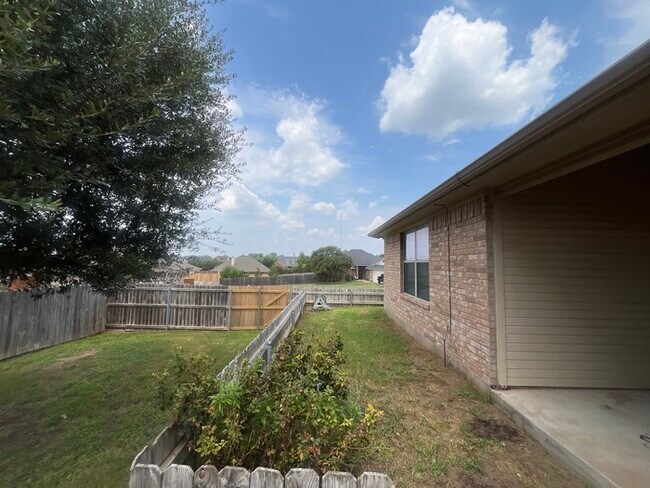 Building Photo - Meander Estates! Large corner lot 3/2/2 Coming August 2025. Covered patio!