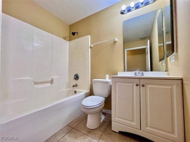 Building Photo - 1104 Bermar St