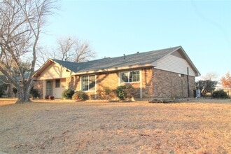 Building Photo - 2500 Bowling Green St