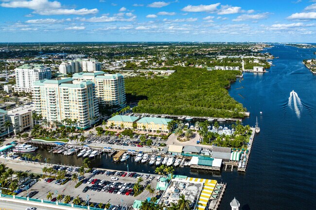 Building Photo - 700 E Boynton Beach Blvd