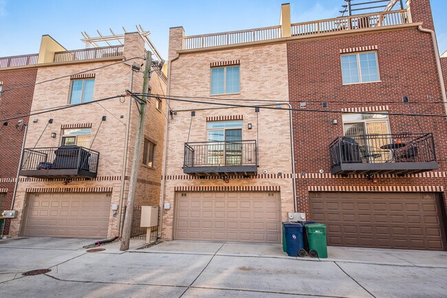 Building Photo - 1025 Walnut Wy