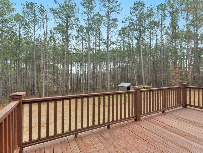 Building Photo - 305 Riverbend Dr