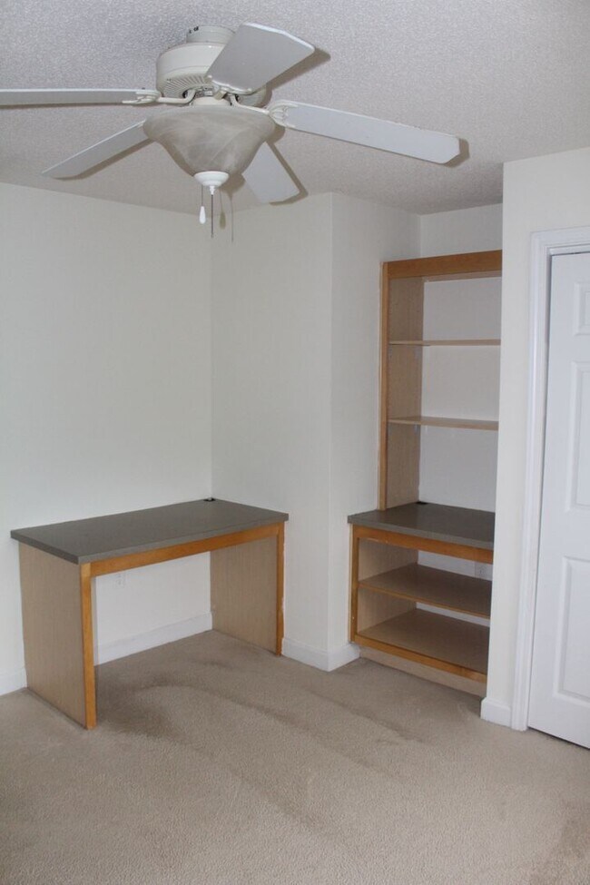 Building Photo - 611 Harts Cove Way