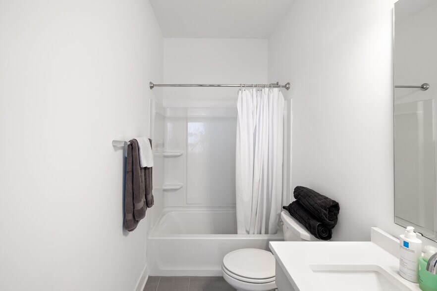 Building Photo - 2107 Coretta Way