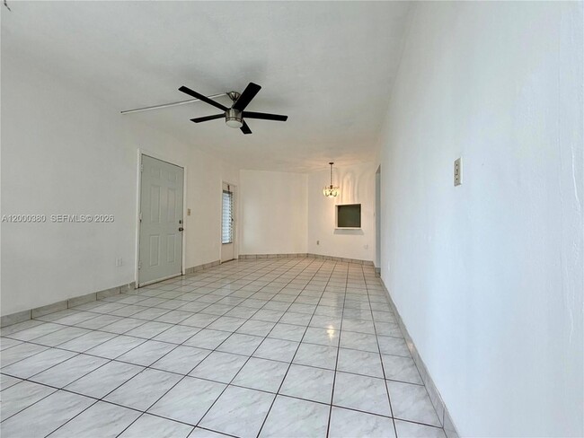 Building Photo - 1701 NE Miami Gardens Dr
