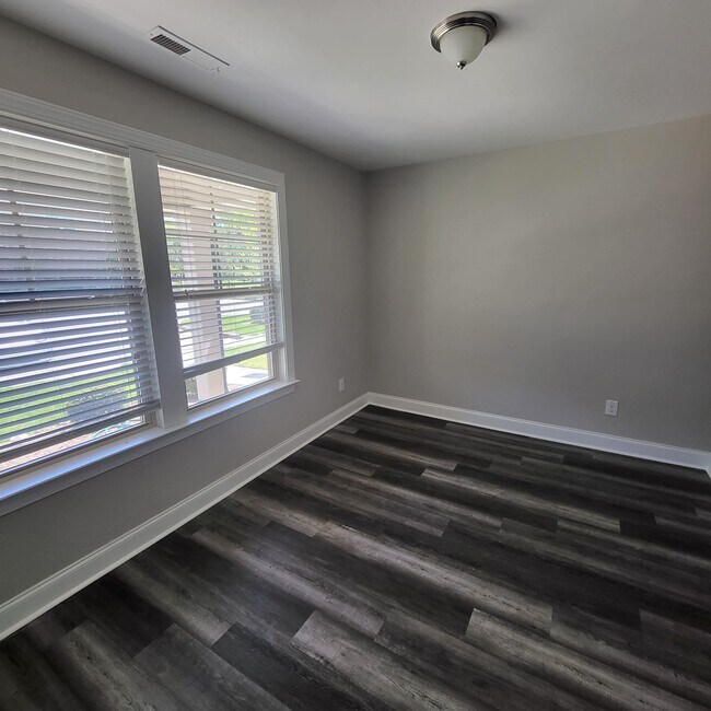 Building Photo - 513 Portstewart Dr