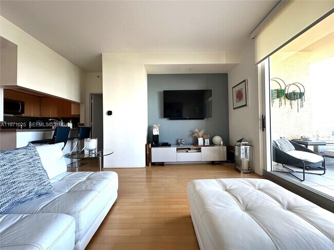 Building Photo - 2475 Brickell Ave