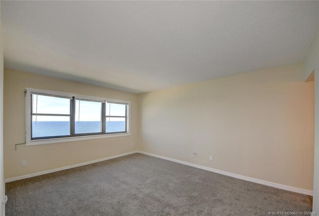 Building Photo - 10044 S Ocean Dr