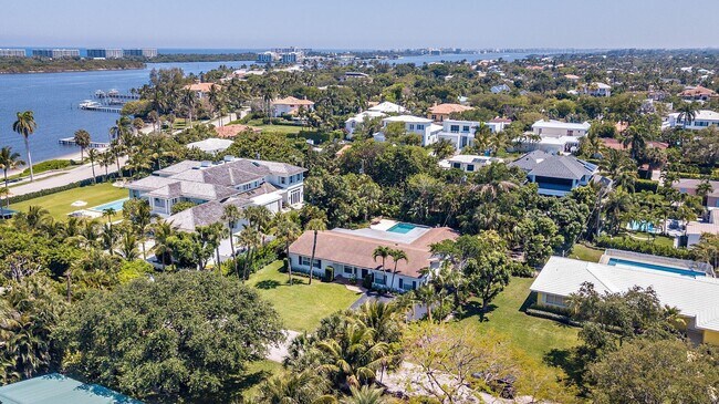 Building Photo - 120 Miramar Way