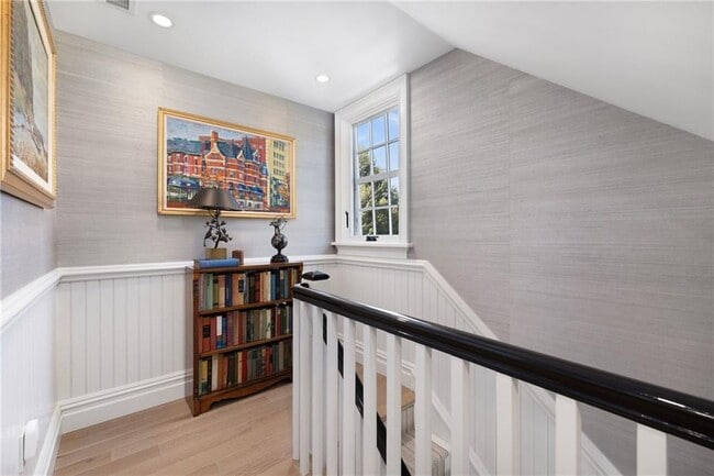 Building Photo - 9 Anthony St