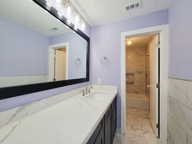 Building Photo - Welcome to this beautifully maintained home offering flexible living with 4/5 spacious bedrooms a...