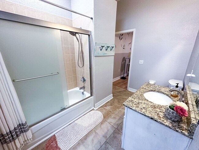 Building Photo - 3 Bed/ 2.5 Bath Pet Friendly Home!