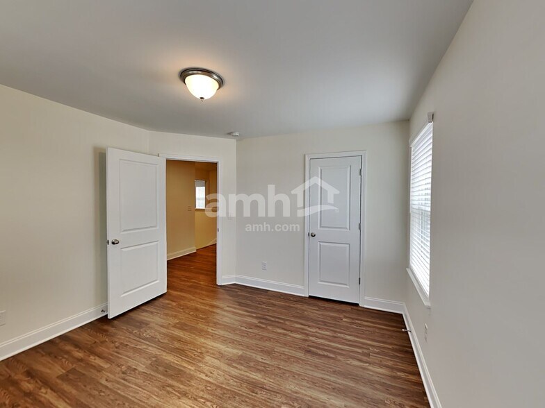 Building Photo - 440 Charity Ln