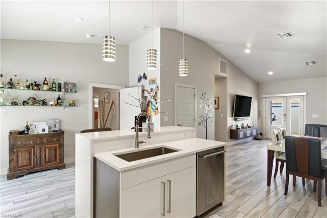 Building Photo - 10990 Goodwin St