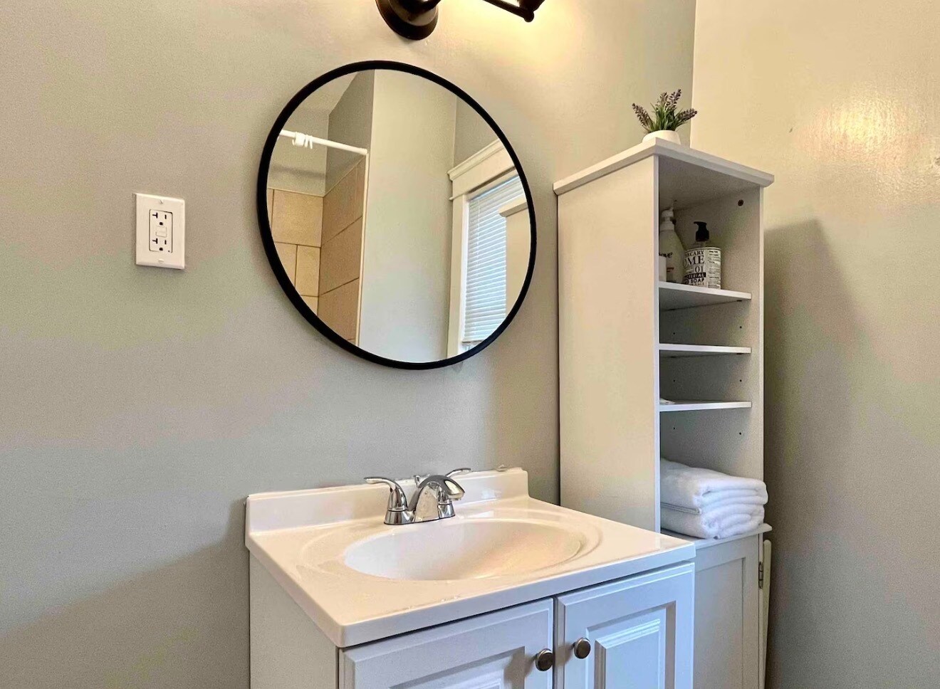 Building Photo - 10702 Lamontier Ave