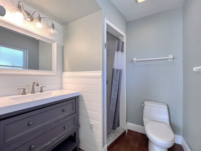 Building Photo - Two-Bedroom Home with Flex Room off Lake D...