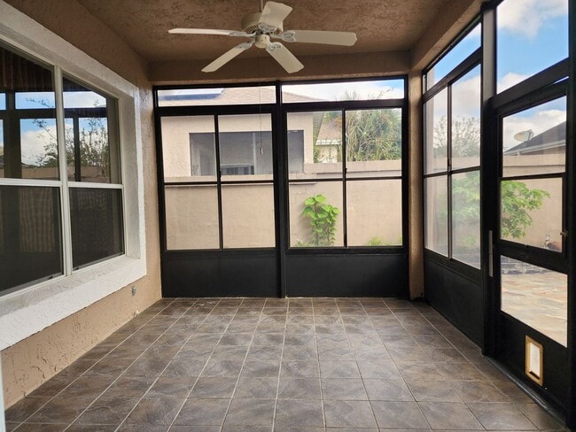 Building Photo - Hunters Creek Home with Fenced Back Yard in Guard-Gated Golf Community