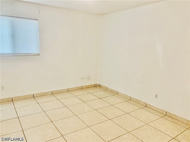 Building Photo - 826 Wiggins Pass Rd